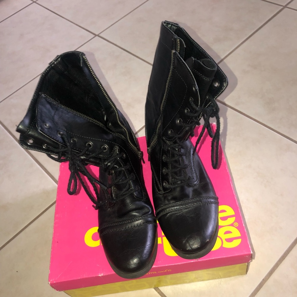 Combat boots